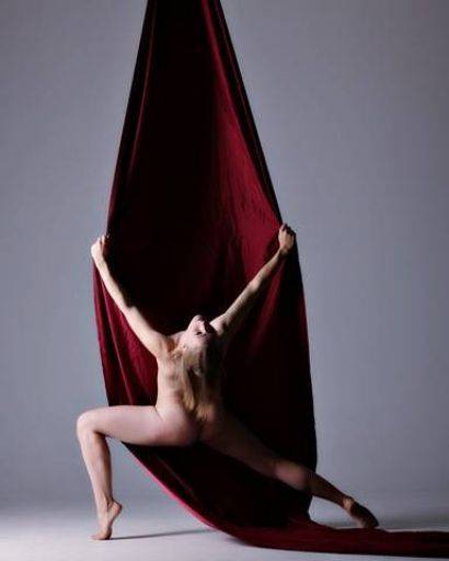 julie dancer waterhouse striking silks Simon Q. Walden, FilmPhotoAcademy.com, sqw, FilmPhoto, photography